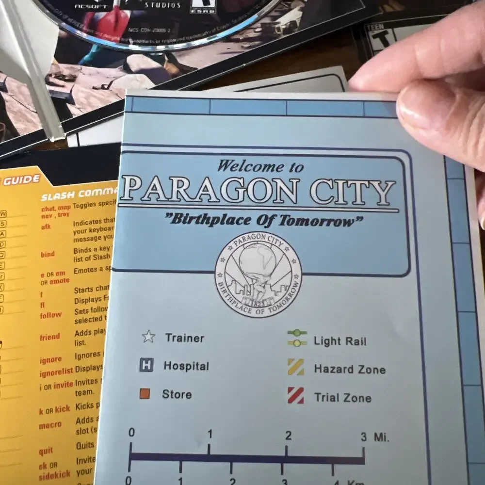City of Heroes (PC, 2004) W Disc 1 &2, Game Manual & Map, Inserts VGUC